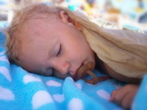 Кожа ребенка сильно бледнеет во сне