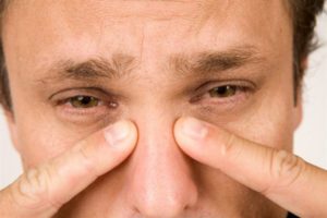 Давящая Боль в области переносицы между глаз