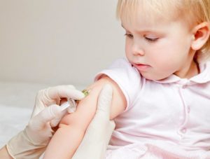 Могут ли прививки вызвать болезнь у ребенка
