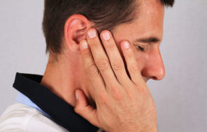 Давящая головная боль, закладывает уши