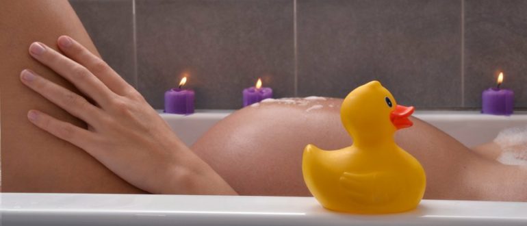 Можно ли купаться при лечении свечами?