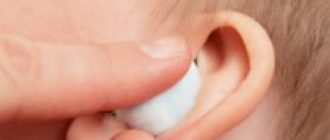Вата в ухе