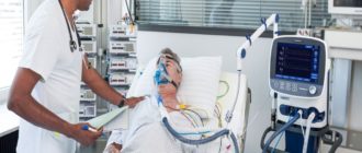 Двухсторонняя пневмония, высокая температура, подключен к ИВЛ