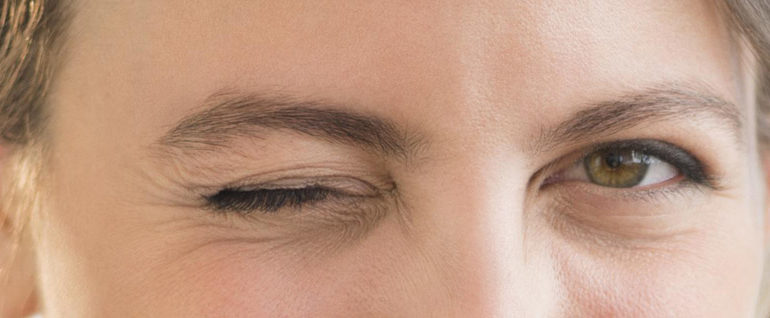 Дергается мышца под левым глазом