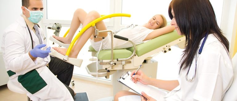 Что делает гинеколог при профосмотре?