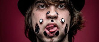 Дырки на щеках